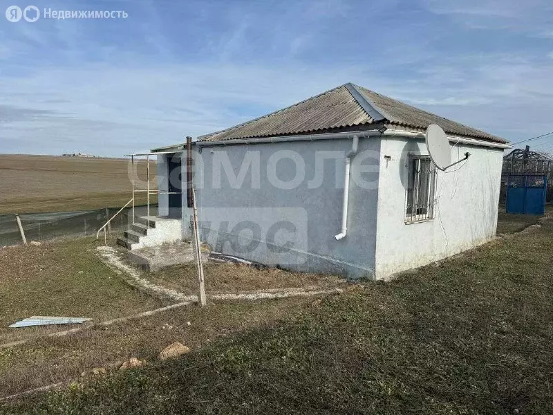 Дом в Сакский район, село Суворовское (66 м) - Фото 1