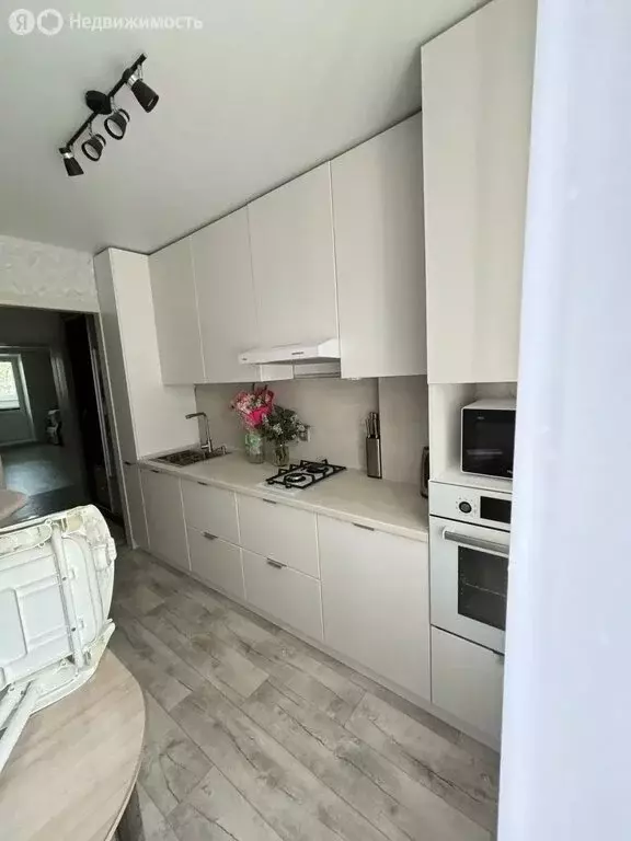 3-комнатная квартира: посёлок городского типа Петра Дубрава, Садовая ... - Фото 2