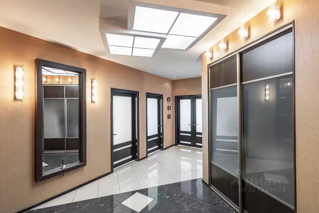 3-к кв. Омская область, Омск ул. Чернышевского, 3 (146.5 м) - Фото 1