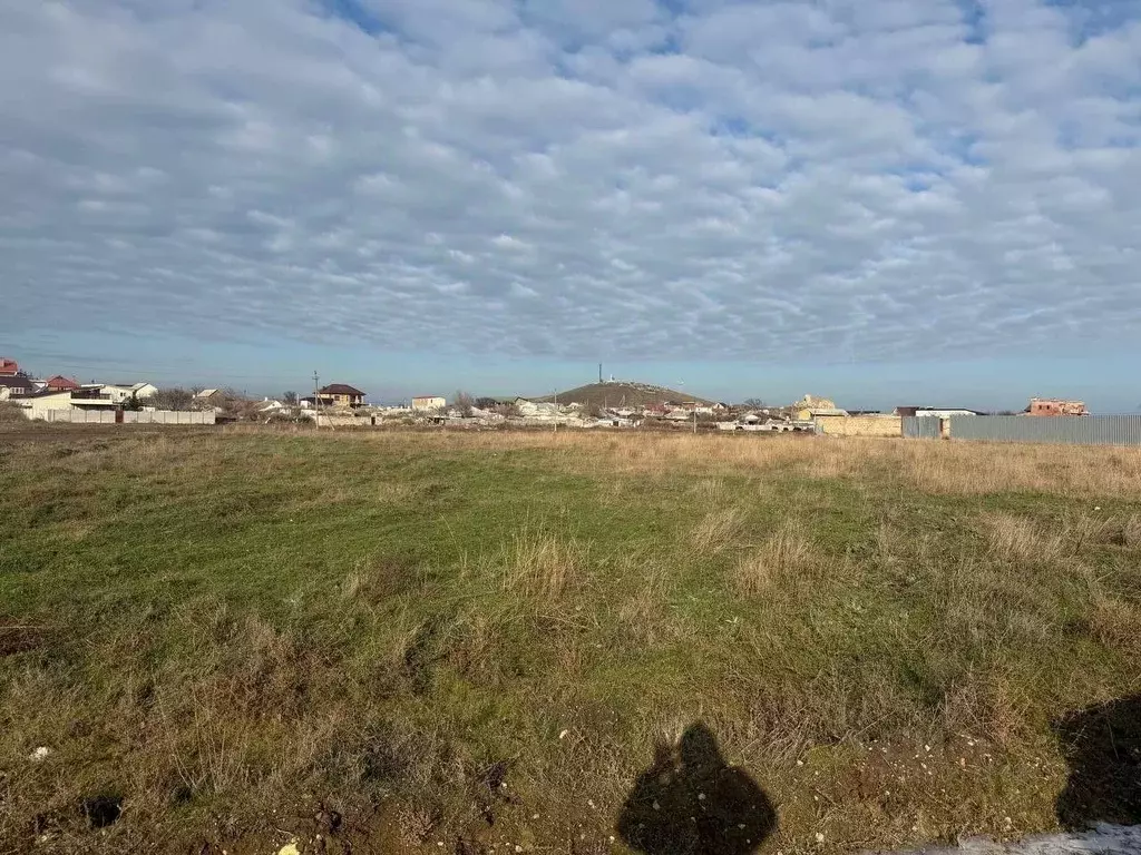 Участок в Крым, Ленинский район, Войковское с/пос, с. Курортное ул. ... - Фото 1