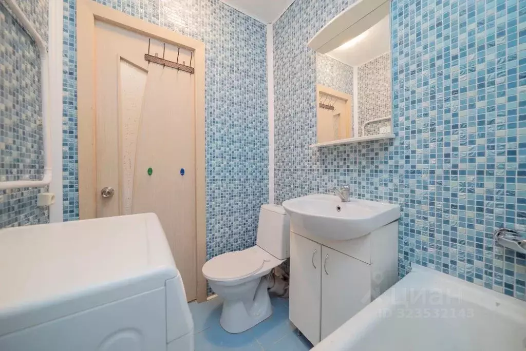 2-к кв. Московская область, Наро-Фоминск пл. Свободы, 17 (40.0 м) - Фото 2