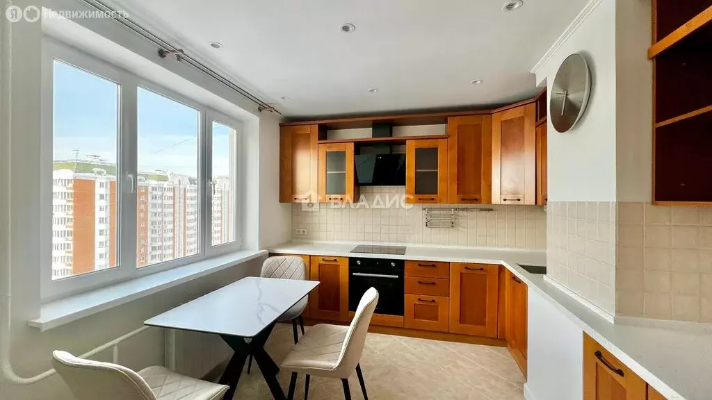 3-комнатная квартира: Москва, улица Островитянова, 11 (76 м) - Фото 1