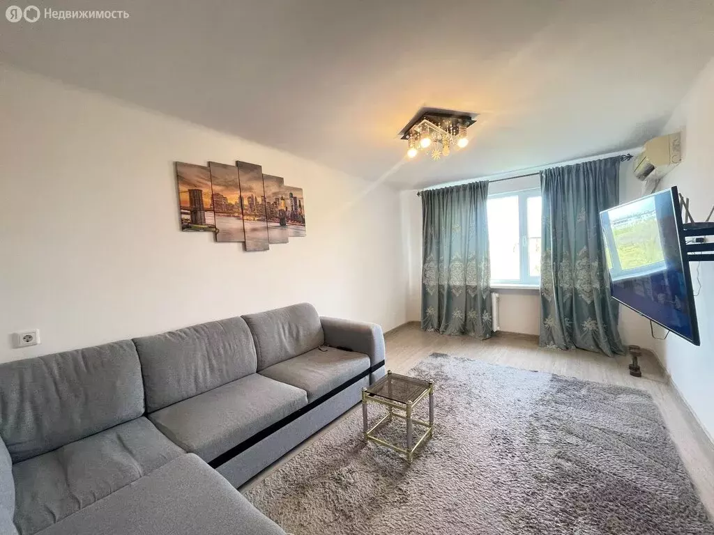 3-комнатная квартира: Волжский, улица Энгельса, 43 (62 м) - Фото 1