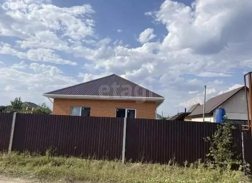 Дом в Энгельс, Шелковичная улица (90 м) - Фото 1