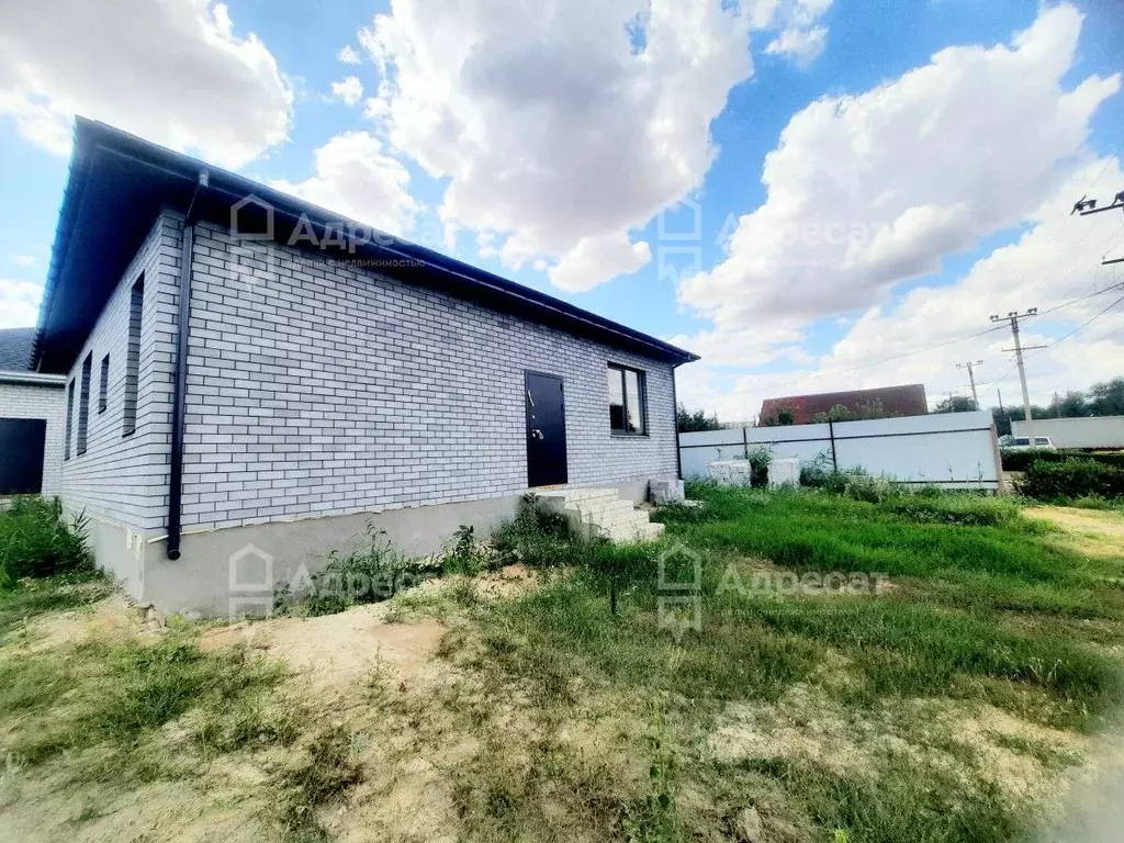 Дом в Волгоградская область, Волгоград ул. Красных Партизан (105 м) - Фото 1