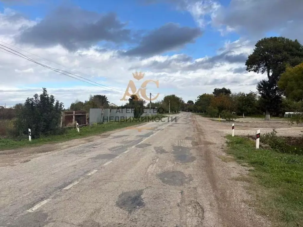 Участок в Крым, Кировский район, с. Золотое Поле ул. Сувь-баши (10.0 ... - Фото 1