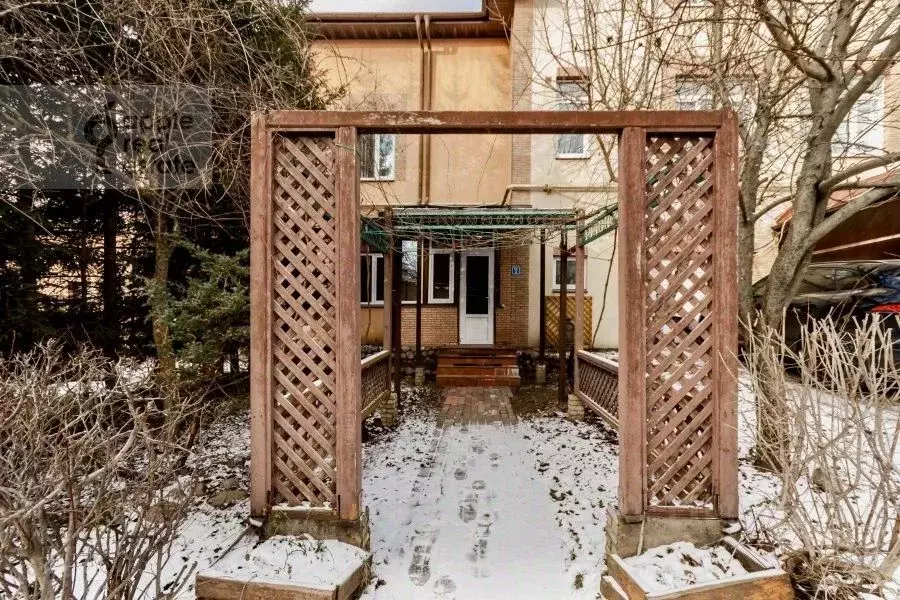Таунхаус в Москва д. Сосенки, ул. Ольховая (360 м) - Фото 1