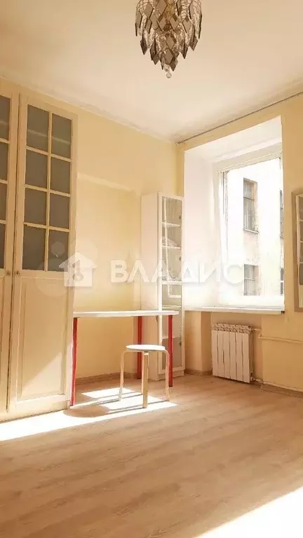 Комната 17 м в 4-к., 2/6 эт. - Фото 0