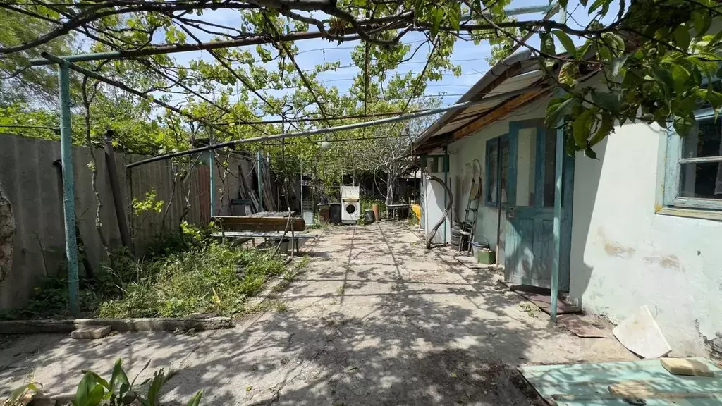 2-к кв. Крым, Феодосия ул. Листовничей, 38 (37.7 м) - Фото 0