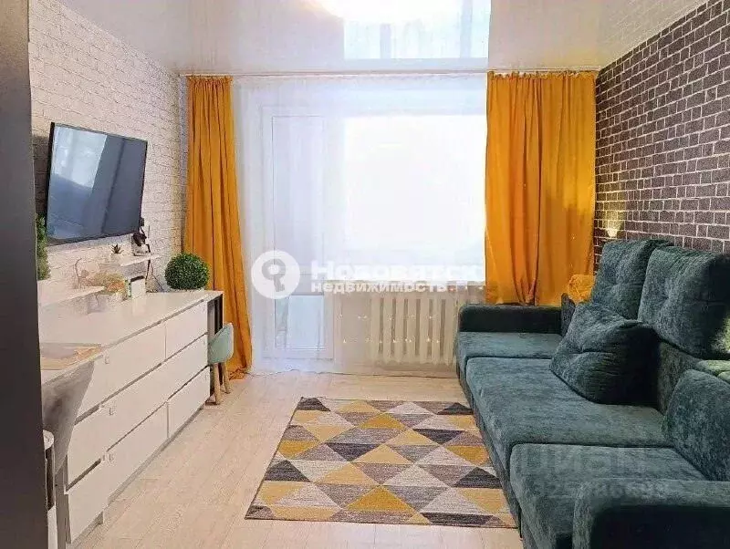 3-к кв. Кировская область, Киров ул. Опарина, 11 (50.6 м) - Фото 1