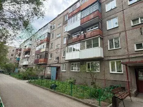 4-комнатная квартира: Абакан, улица Кати Перекрещенко, 16 (61 м) - Фото 1