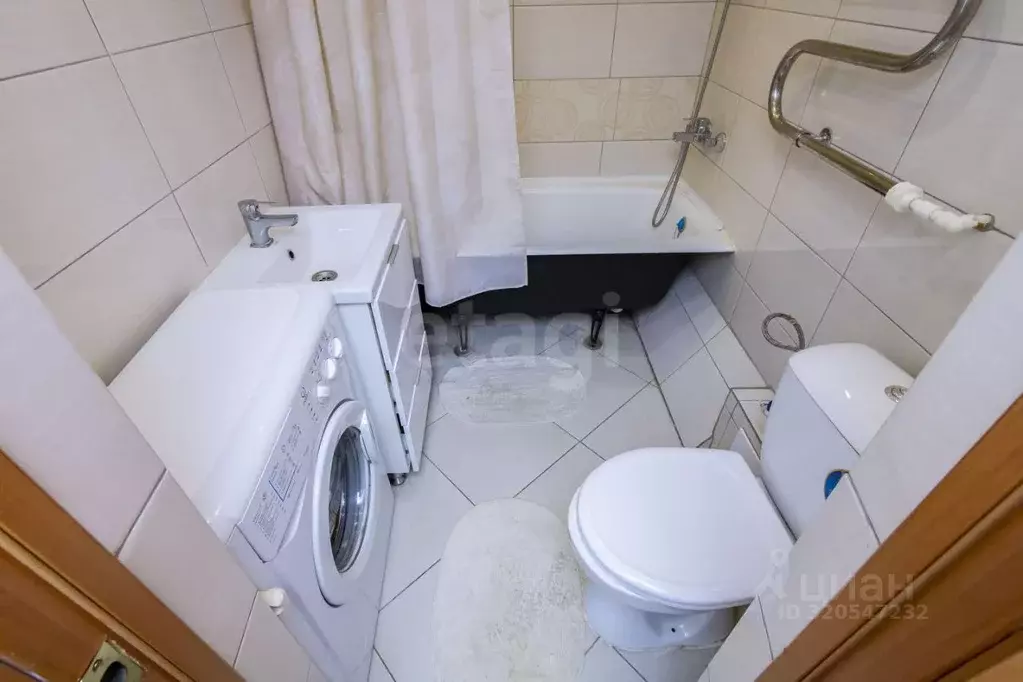 2-к кв. Тюменская область, Тюмень Мельничная ул., 3 (44.9 м) - Фото 0