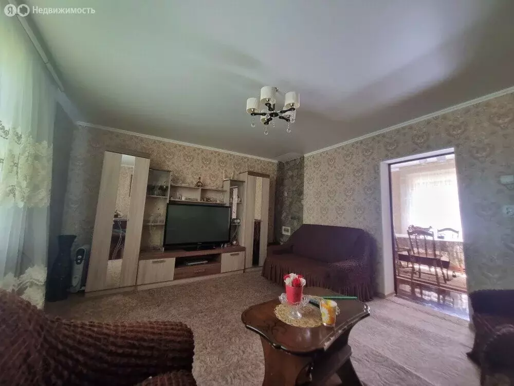 Дом в село Безымянное, Октябрьская улица (65 м) - Фото 1