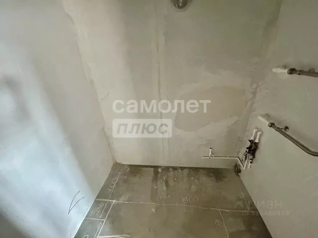 1-к кв. Удмуртия, Ижевск ул. Имени В.С. Тарасова, 4 (50.0 м) - Фото 1