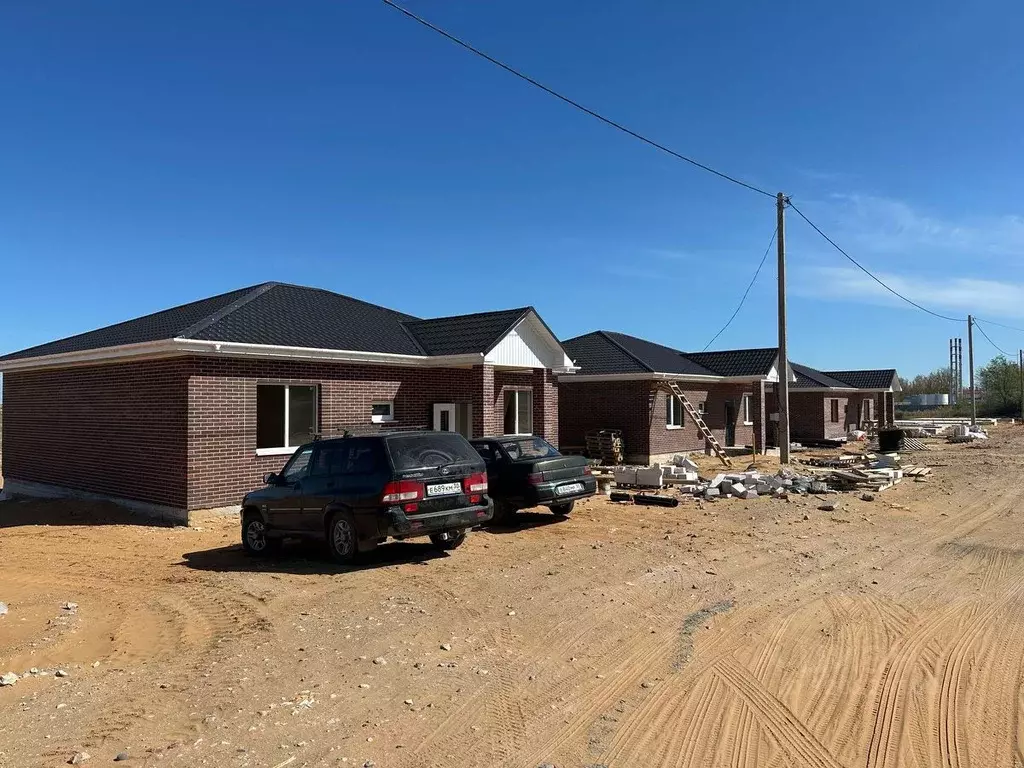 Дом в Астраханская область, Наримановский район, пос. Тинаки 2-е  (98 ... - Фото 1