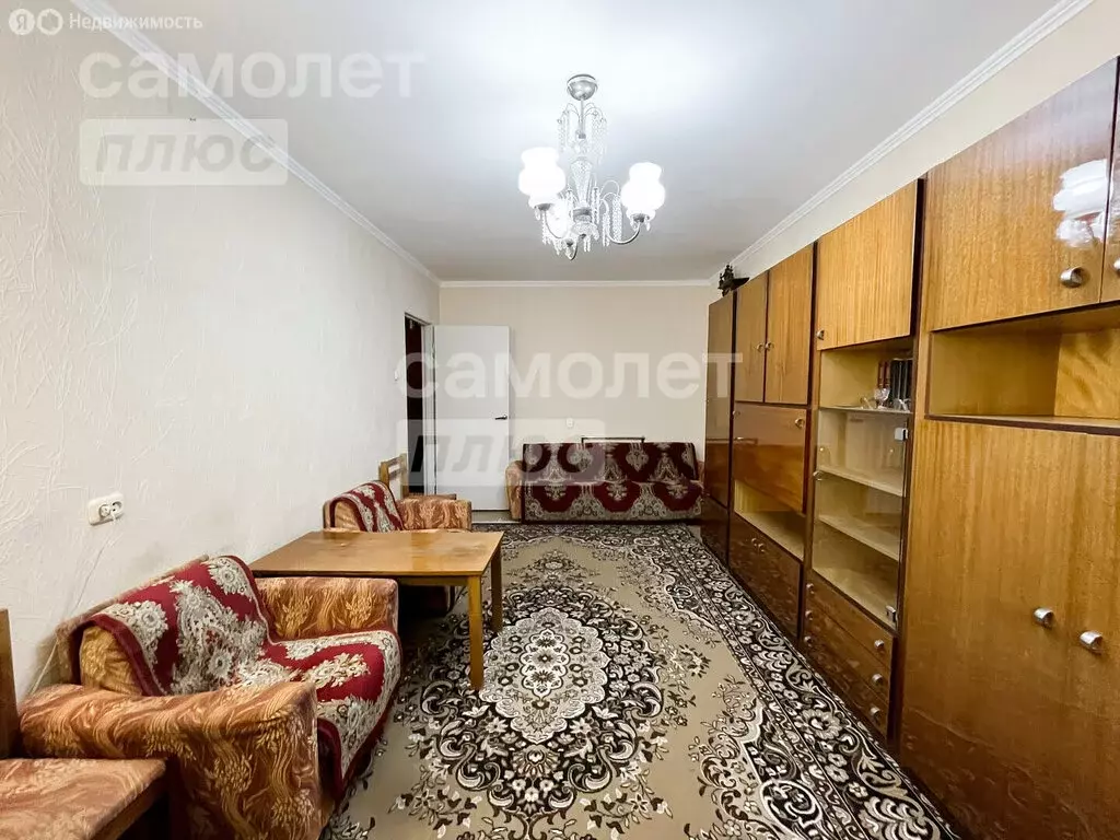 3-комнатная квартира: Новочебоксарск, улица 10-й Пятилетки, 14 (65 м) - Фото 1
