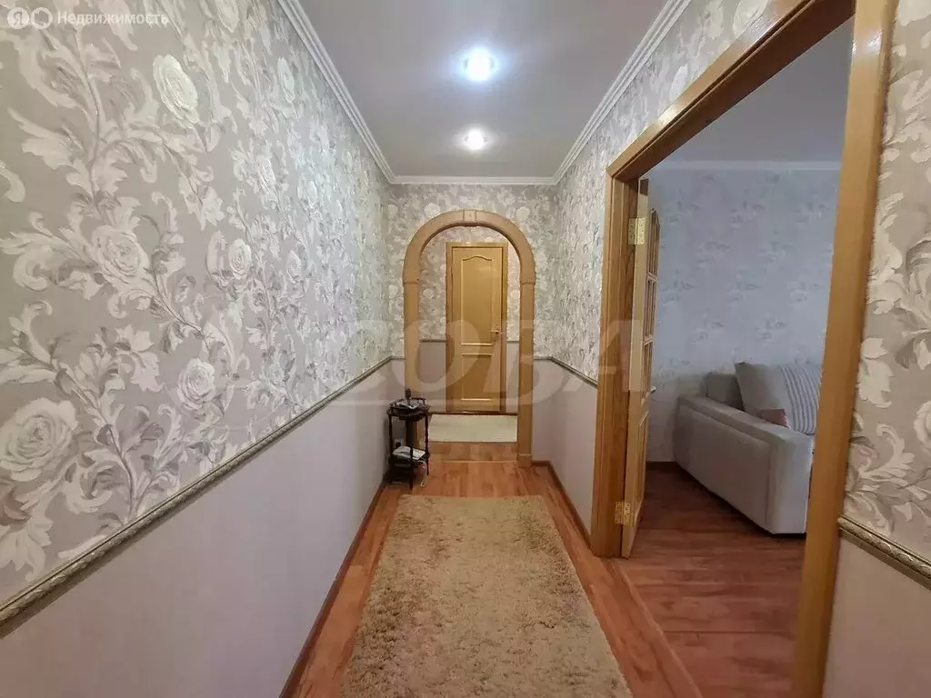 3-комнатная квартира: Тюмень, улица Воровского, 33 (68.7 м) - Фото 0