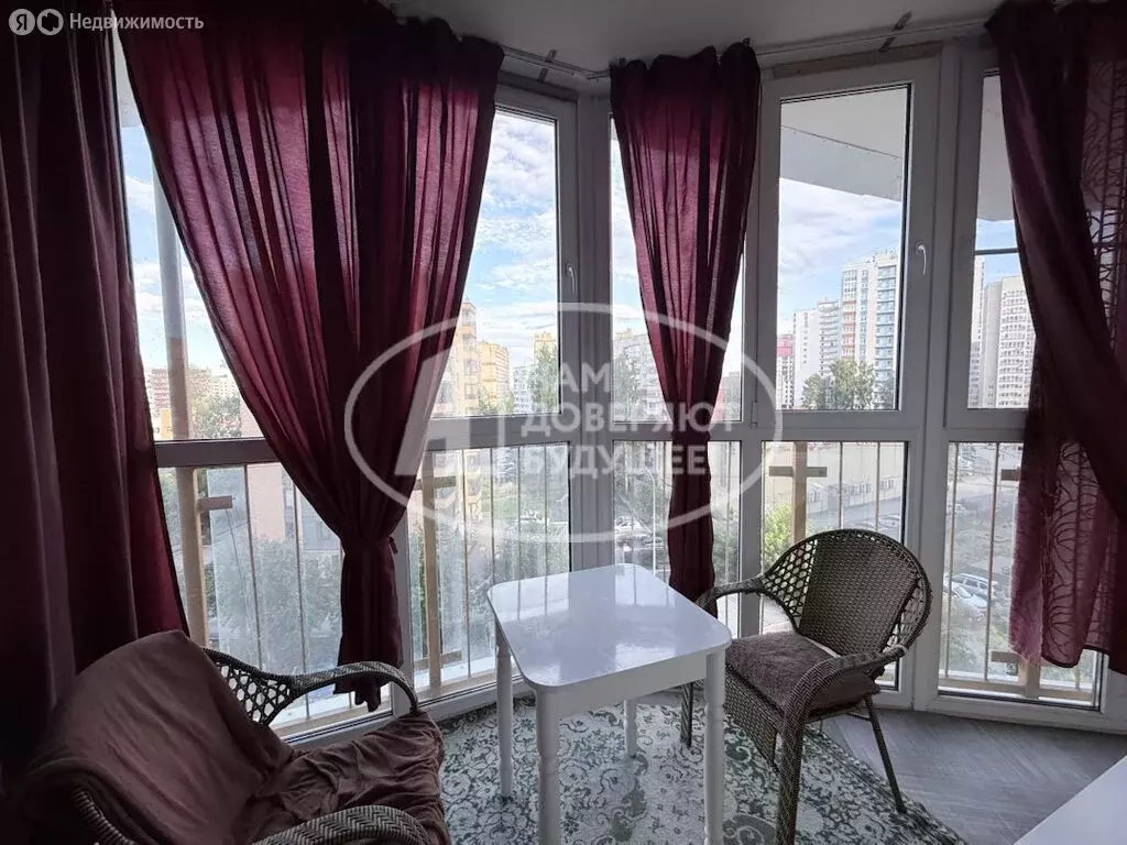 3-комнатная квартира: Пермь, улица Калинина, 64 (70.6 м) - Фото 1
