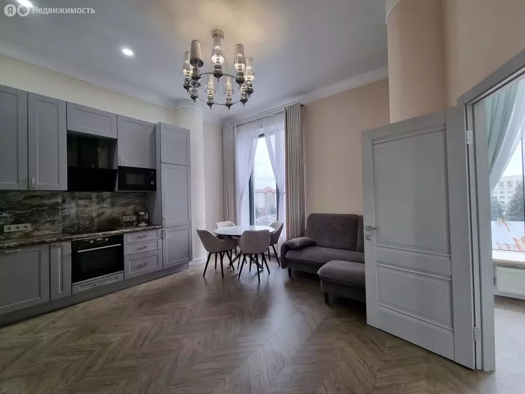 3-комнатная квартира: Уфа, улица Цюрупы, 30 (50 м) - Фото 0