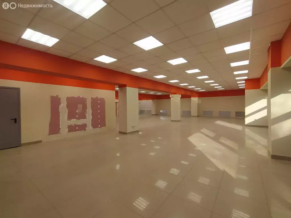 Торговая площадь (550 м) - Фото 2