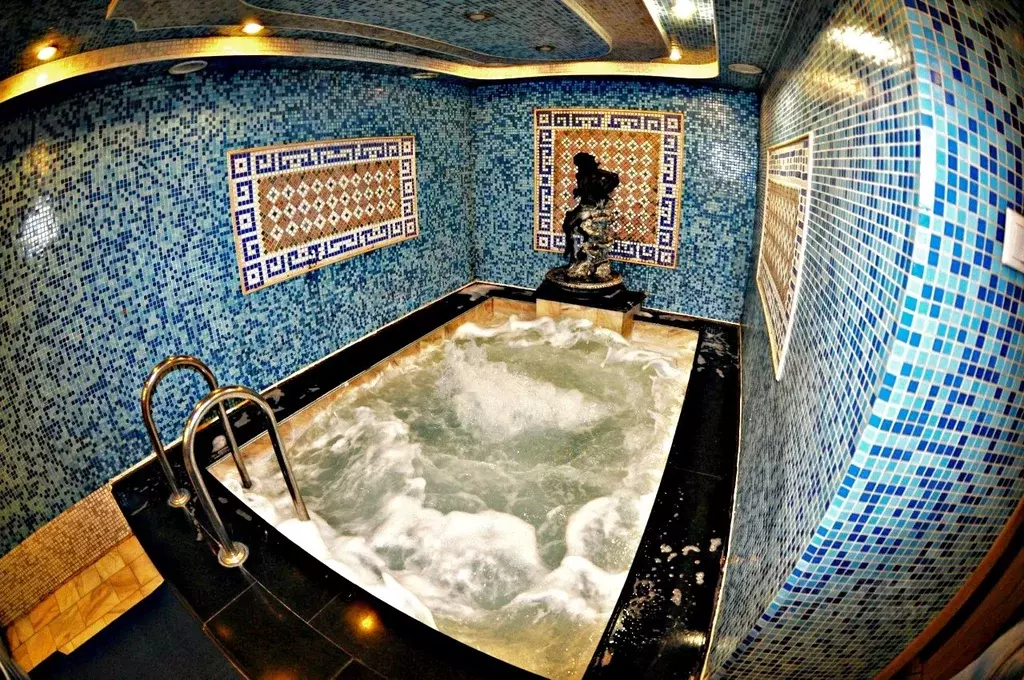 Дом в Новосибирская область, Новосибирск ул. Жуковского, 8 (350 м) - Фото 1