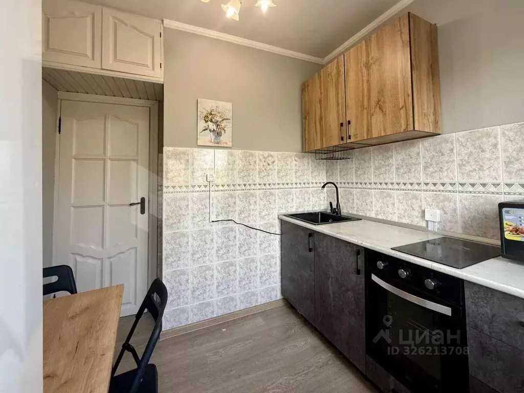 3-к кв. Тюменская область, Тюмень ул. 50 лет ВЛКСМ, 101 (49.6 м) - Фото 1