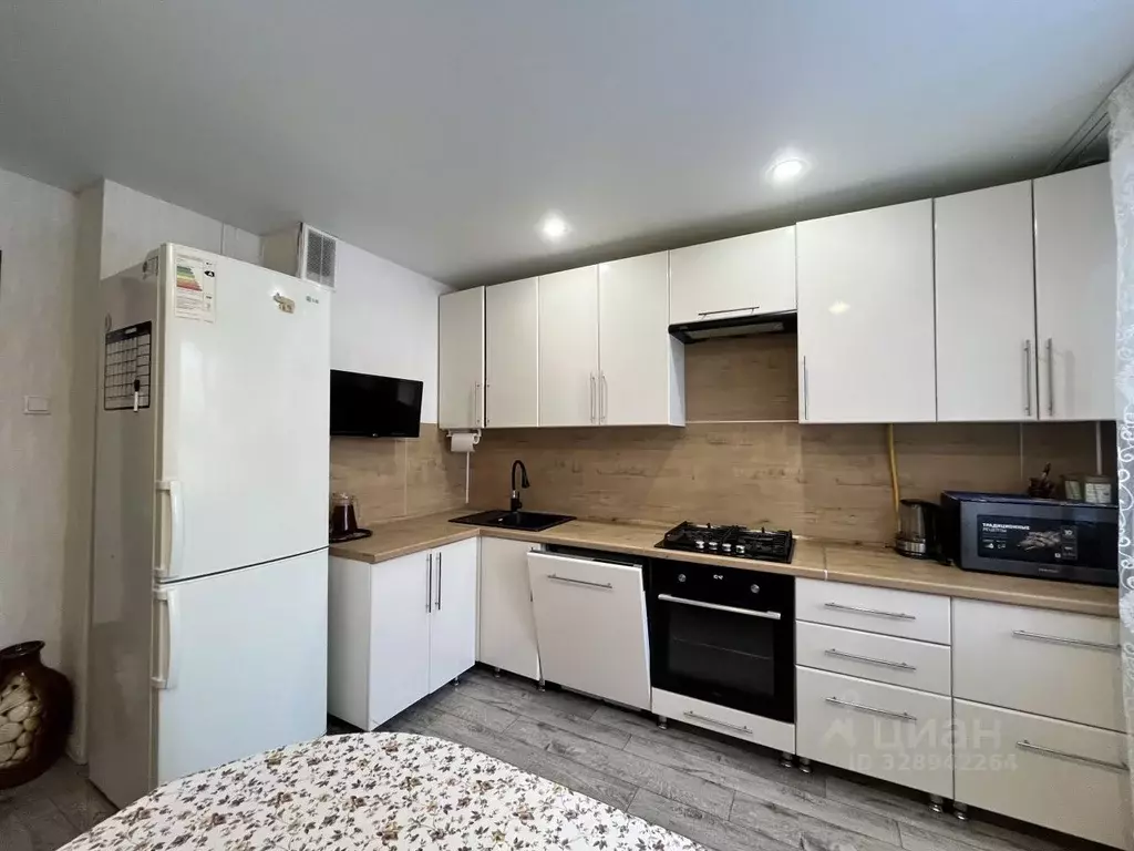 2-к кв. Татарстан, Зеленодольск ул. Тургенева, 29 (59.0 м) - Фото 2