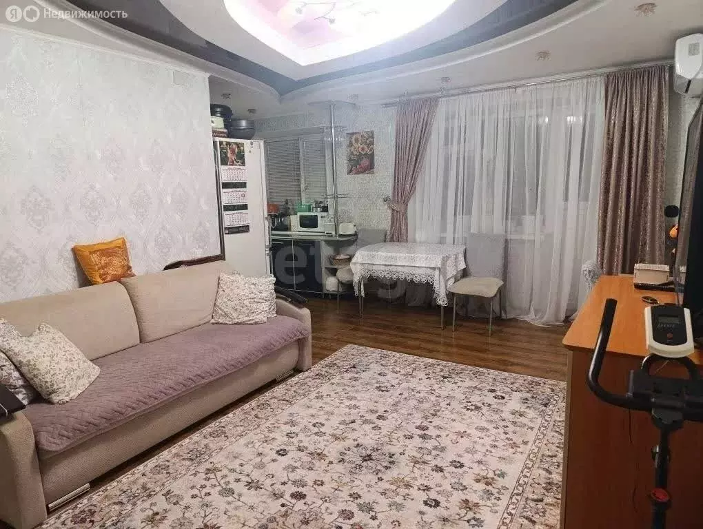 3-комнатная квартира: Альметьевск, улица Радищева, 2 (56.8 м) - Фото 1