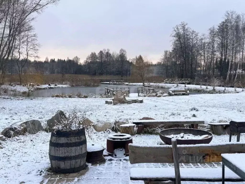 Дом в Псковская область, Себежское с/пос, д. Глубочица  (263 м) - Фото 1