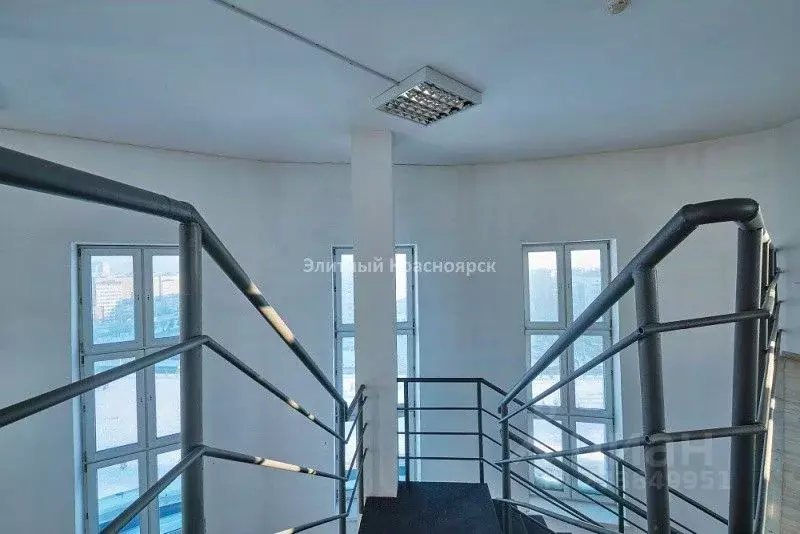 4-к кв. Красноярский край, Красноярск ул. Авиаторов, 41 (218.0 м) - Фото 0