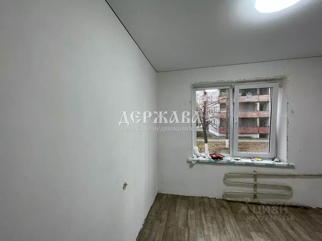 1-к кв. Белгородская область, Старый Оскол Макаренко мкр, 19 (39.7 м) - Фото 2