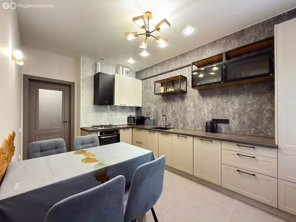 3-комнатная квартира: Анапа, улица 40 лет Победы, 15 (78.3 м) - Фото 2