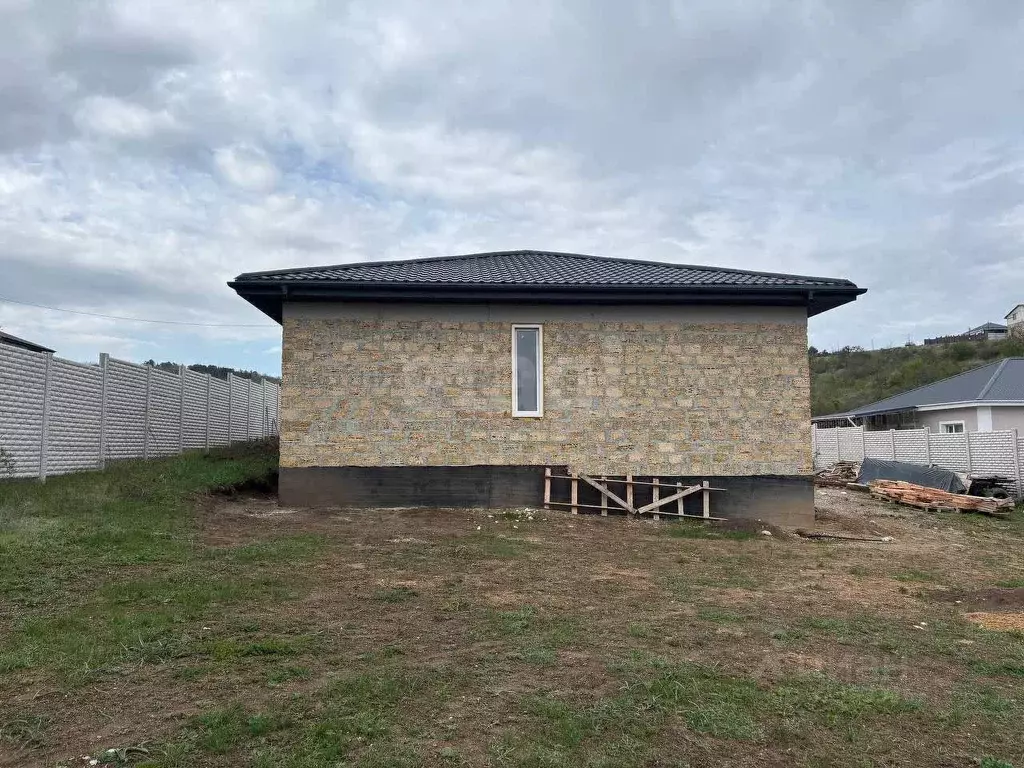 Дом в Крым, Симферопольский район, с. Доброе ул. Мерхамет (100 м) - Фото 2