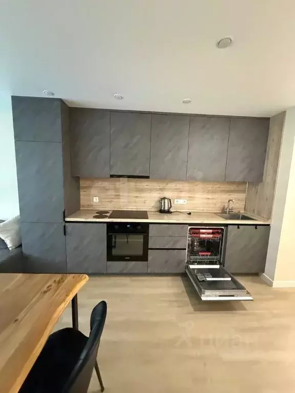 2-к кв. Тюменская область, Тюмень ул. 50 лет Октября, 57Бк2 (70.0 м) - Фото 1