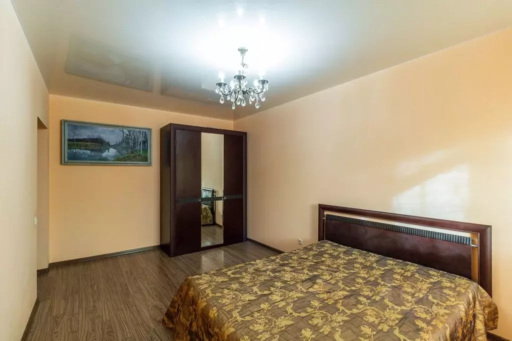 3-к кв. Омская область, Омск просп. Комарова, 16 (88.7 м) - Фото 2