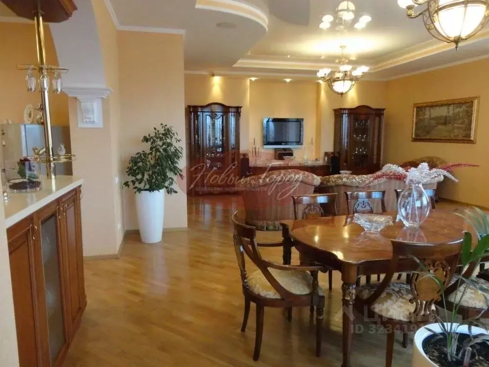 3-к кв. Тюменская область, Тюмень ул. Володарского, 17 (183.0 м) - Фото 1