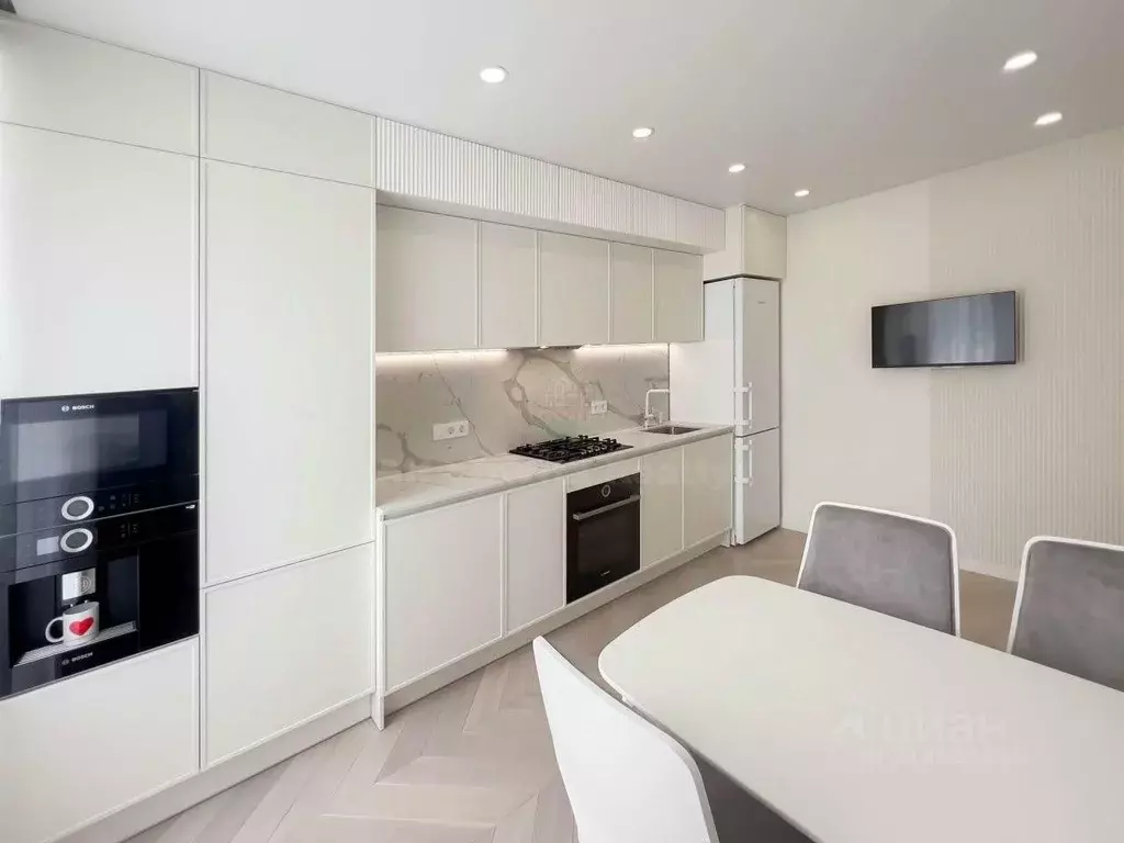2-к кв. Севастополь ул. Челнокова, 17к1 (59.9 м) - Фото 1