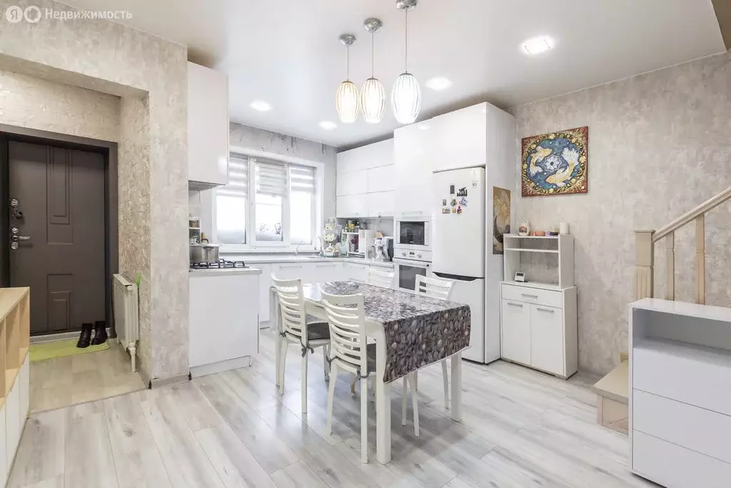 Дом в Барнаул, улица Есенина (160 м) - Фото 1