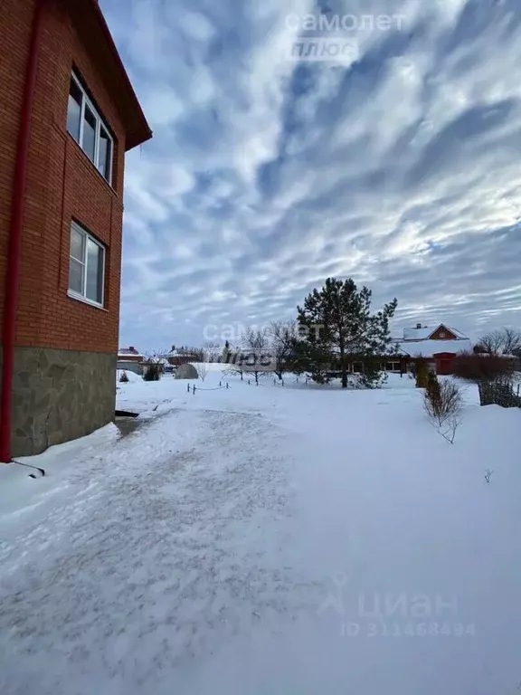 Дом в Самарская область, Ставропольский район, с. Ягодное пер. ... - Фото 1