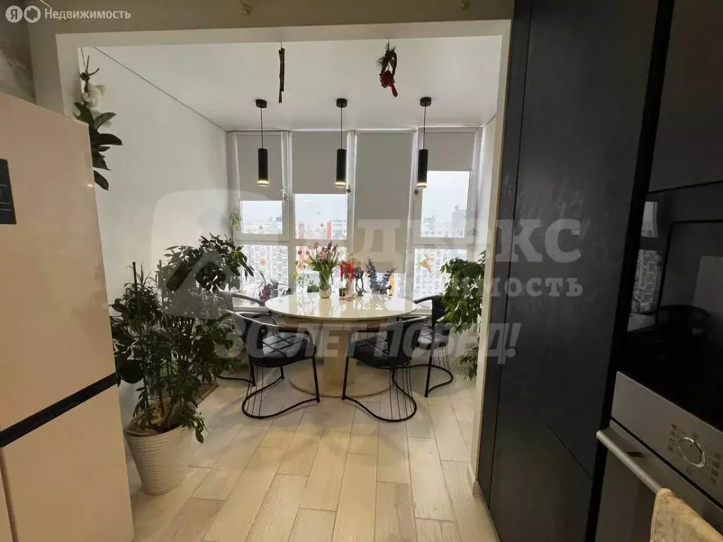 3-комнатная квартира: Тюмень, Заполярная улица, 9 (85 м) - Фото 1