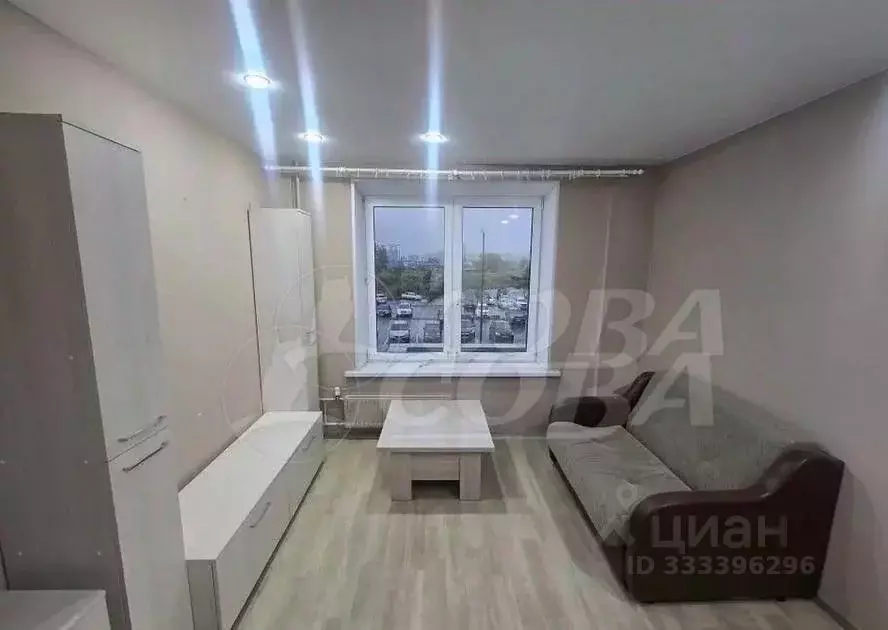 Студия Тюменская область, Тюмень ул. Тимофея Чаркова, 28 (21.1 м) - Фото 1