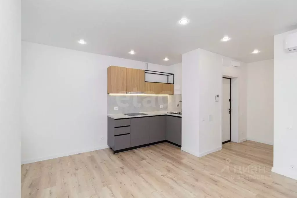 2-к кв. Тюменская область, Тюмень Комбинатская ул., 16к1 (45.8 м) - Фото 1