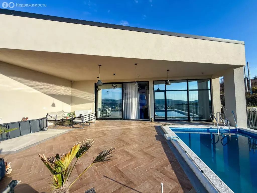 Дом в Сукко, коттеджный посёлок Утришский (235 м) - Фото 1