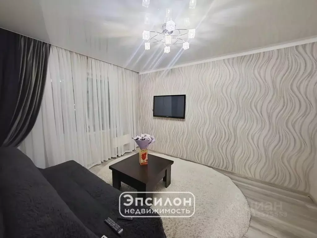 3-к кв. Курская область, Курск Звездная ул., 13 (60.1 м) - Фото 1