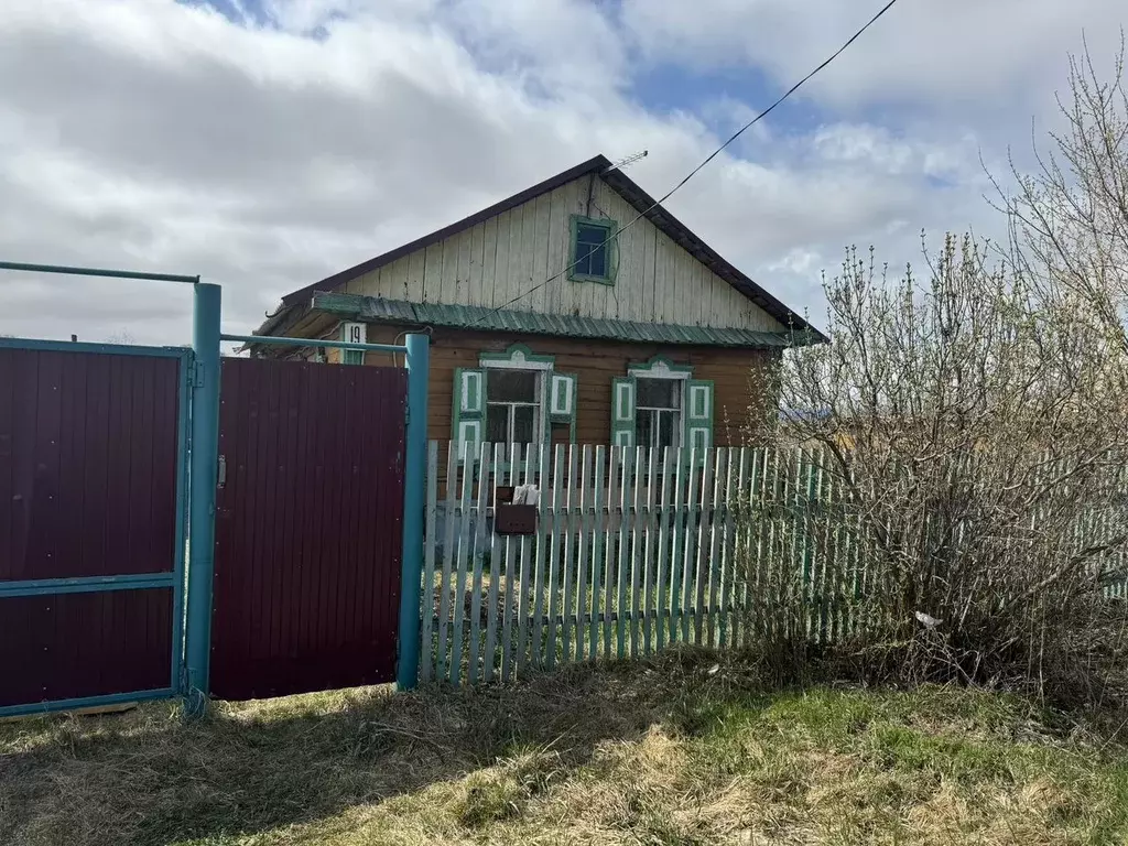 Дом в Омская область, Кормиловка рп ул. Крылова, 19 (39 м) - Фото 0