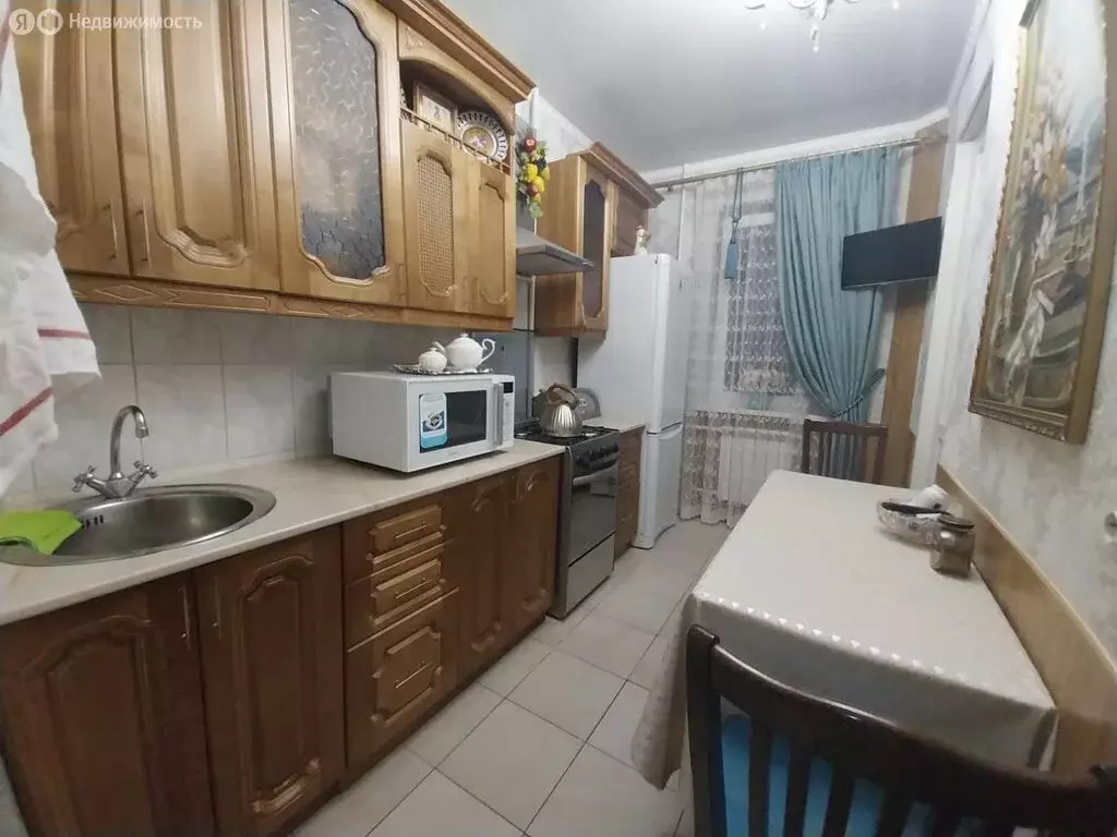 3-комнатная квартира: Астрахань, улица Адмирала Нахимова, 125 (57.8 м) - Фото 0