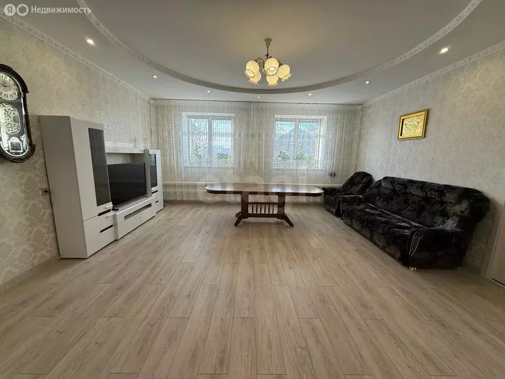 Дом в село Загородный, улица Цветаевой (287.3 м) - Фото 1