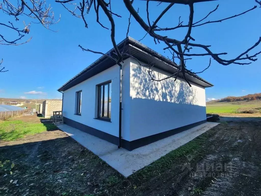 Дом в Крым, Симферопольский район, с. Урожайное ул. Подгорная (125 м) - Фото 2