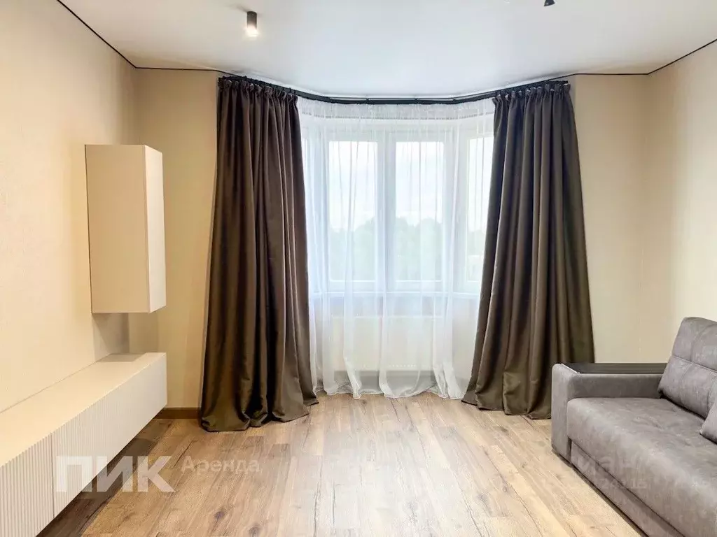 3-к кв. Москва Синявинская ул., 11к2 (72.7 м) - Фото 0