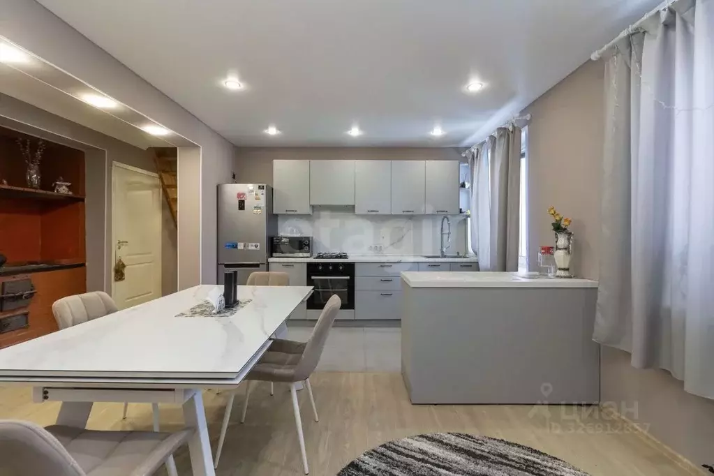 Дом в Тюменская область, Тюменский муниципальный округ, д. Зубарева  ... - Фото 1